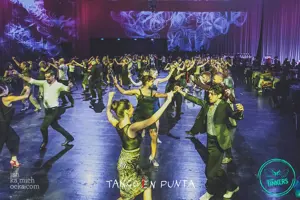 © Los Tinkers Tango en Punta, Tangotänzer:innen auf der Werkstattbühne im Festspielhaus Bregenz © Los Tinkers