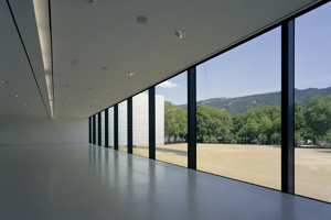 Saal Bodensee, leerer Raum mit Blick auf den Vorplatz, Festspielhaus Bregenz