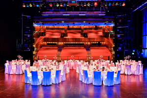 Hauptbühne mit Blick in den Großen Saal