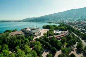Festspielhaus Bregenz mit Bregenzer Bucht