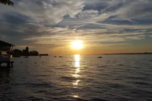 © Gabriel Kremmel Sonnenuntergang am Bodensee, im Bild links der sogenannte Fischersteg © Gabriel Kremmel