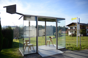 Architektonisch extravagante Bushalte-Stelle im Bregenzer Wald von Smiljan Radic