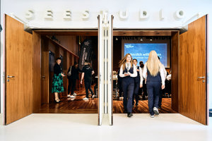 weit geöffnete Flügeltüren zum Seestudio im Festspielhaus Bregenz