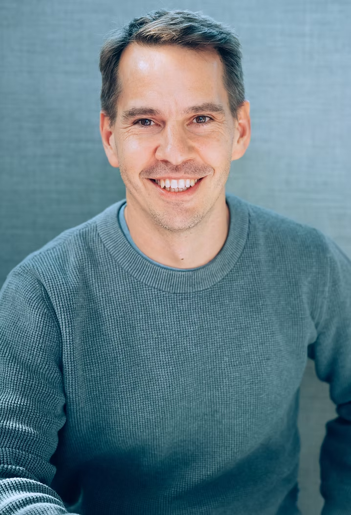 Portraitbild Professor Lukas Zenk © Lukas Zenk