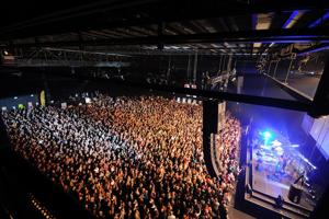 Stehkonzert, in der bis auf den letzten Platz gefüllten Werkstattbühne im Festspielhaus Bregenz