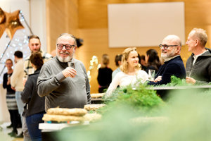 Advent-Hock Teilnehmer:innen im Gespräch im Festspielhaus Bregenz
