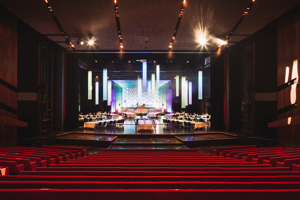 Galabetischung auf der Drehbühne vor der Orchestermuschel im Festspielhaus Bregenz