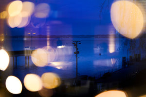Abendstimmung, Blick aus dem Seefoyer des Festspielhauses Bregenz auf den Bodensee