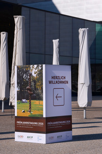 Veranstaltungsbeschilderung vor dem Festspielhaus Bregenz
