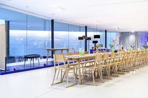 lange Holztisch-Tafel im Seestudio im Festspielhaus Bregenz